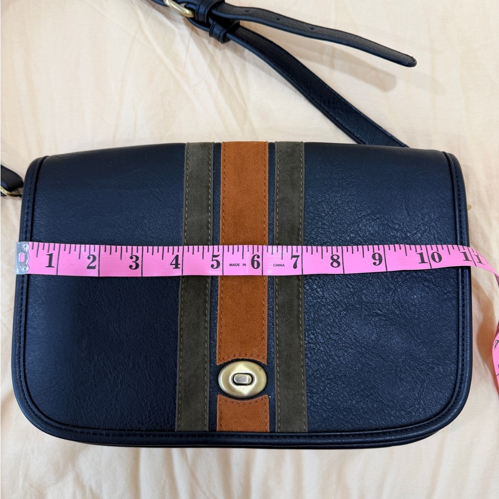Steve Madden Black Crossbody Bag Stripe Accent Gold Hardware Shoulder Purse - Picture 4 of 7